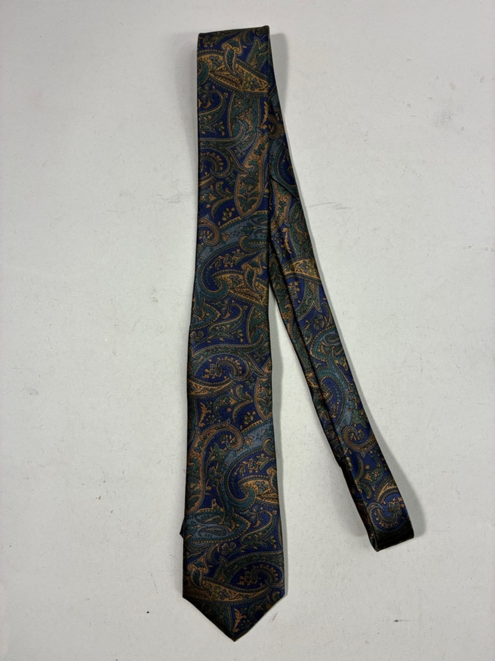 Classic Paisley Silk Tie in Navy and Gold